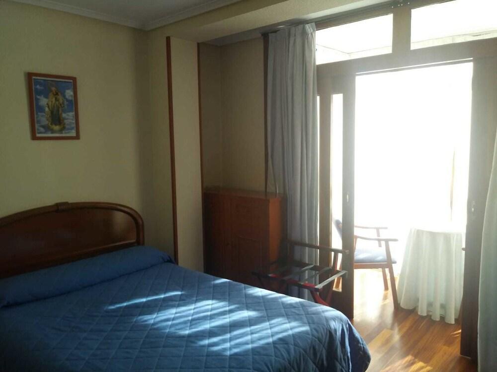 Hostal Sancho Garcia Espinosa de los Monteros Exterior foto
